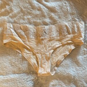 Elegant Lace Trim Women's Bikini Panties in nude